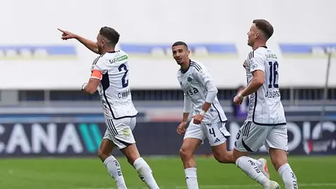 Kasımpaşa oyuncuları gol sevinci yaşarken stadyum görüntüsü