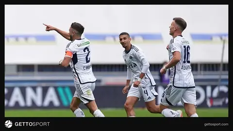 Kasımpaşa oyuncuları gol sevinci yaşarken stadyum görüntüsü