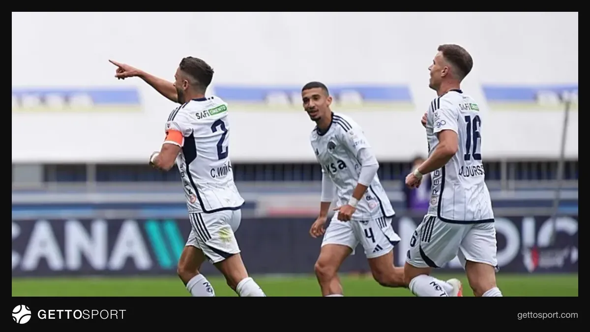 Kasımpaşa oyuncuları gol sevinci yaşarken stadyum görüntüsü