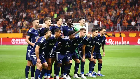 Kasımpaşa formasıyla futbolcuların Recep Tayyip Erdoğan Stadı'nda ısınması