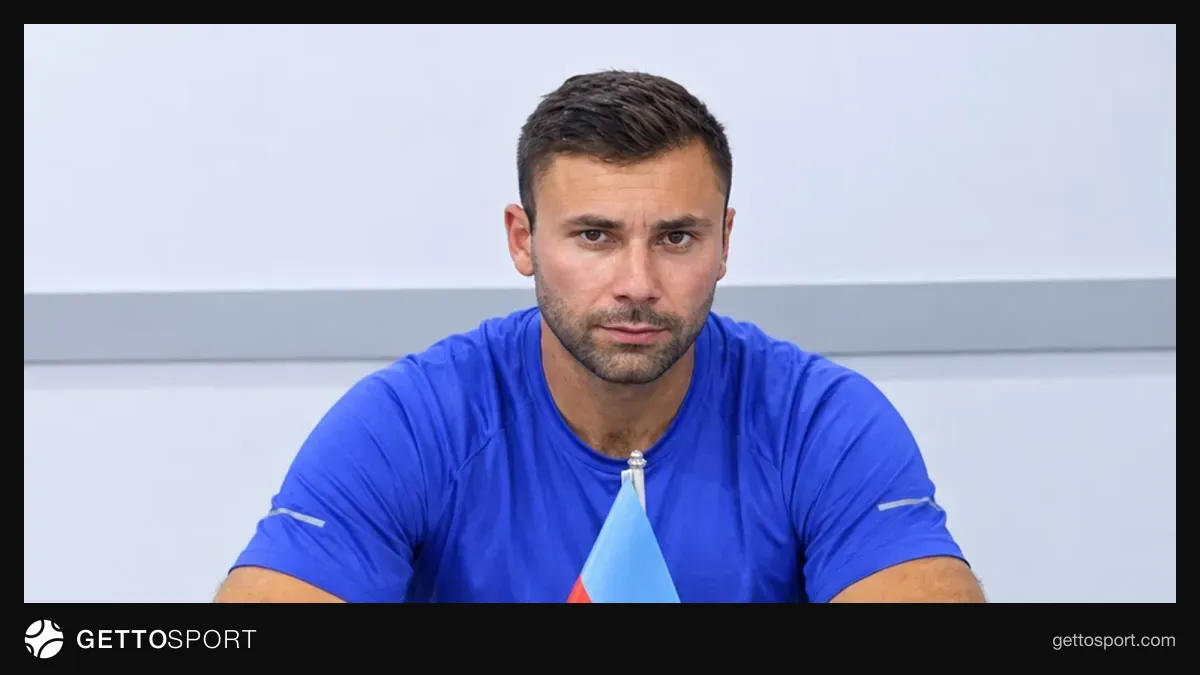 Kayak üzrə milli komanda və məşqçi Mirnazim Cavadov Mingəçevirdə medallar ilə