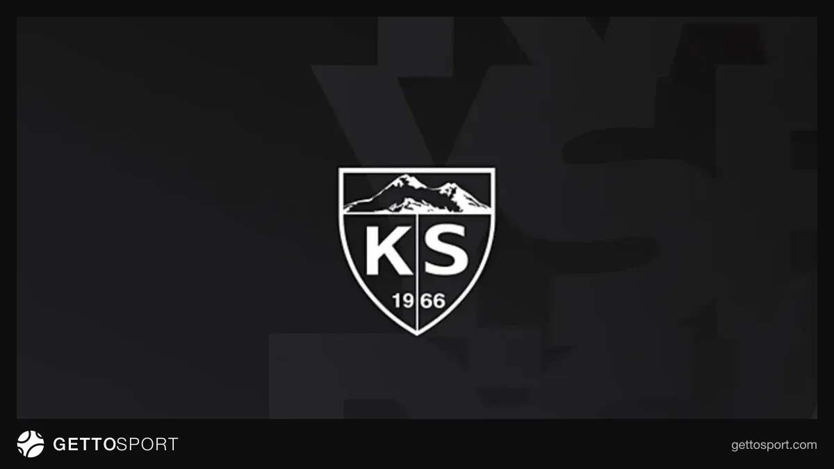 Kayserispor logosu ve kulüp yöneticileri basın açıklaması yaparken