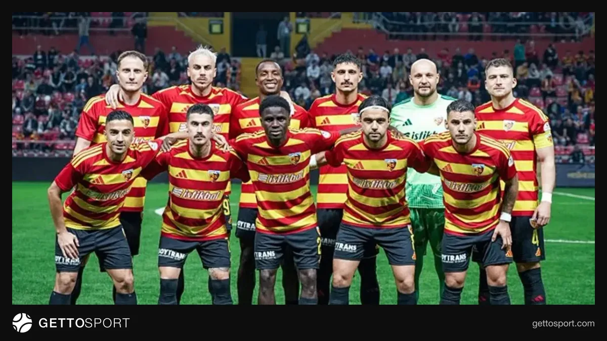 Kayserispor oyuncuları Antalya deplasmanında sevinç yaşarken