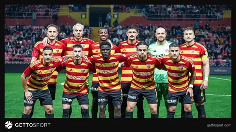 Kayserispor logosu ve bordo-sarı forma