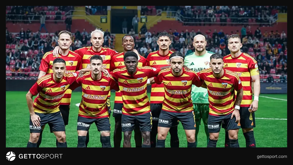 Kayserispor logosu ve bordo-sarı forma