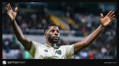 Bursasporlu futbolcular Kelechi Iheanacho ve takım arkadaşları gol sevinci yaşarken