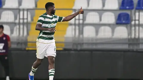 Bursaspor oyuncuları Bandırmaspor maçında sevinç yaşarken