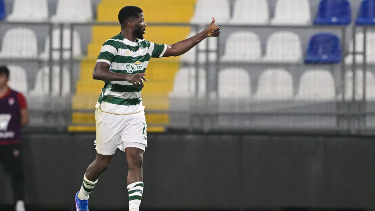 Bursaspor oyuncuları Bandırmaspor maçında sevinç yaşarken