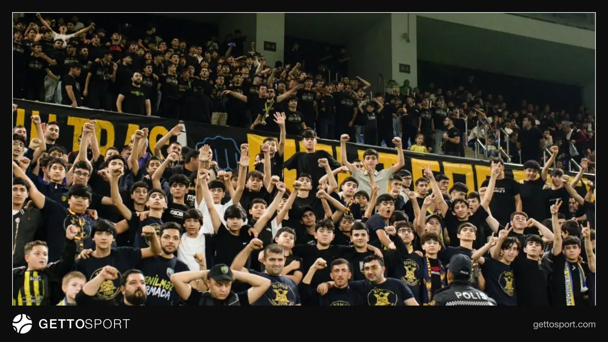 Kəpəz–Zirə matçında tribunada çoxlu azarkeşlər