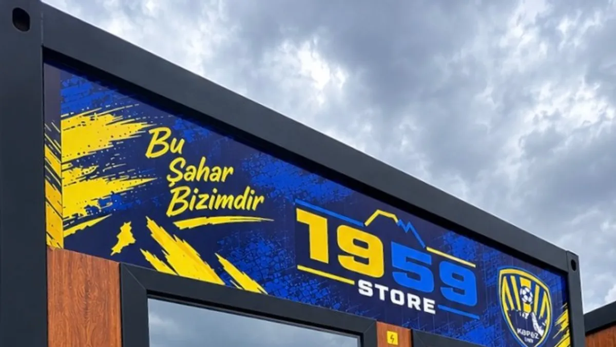 "Kəpəz" klubunun rəsmi fan-shopunun girişi