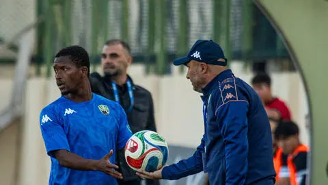 Kəpəz futbolçuları və azarkeşləri Gəncə stadionunda bayraq və alqışlarla
