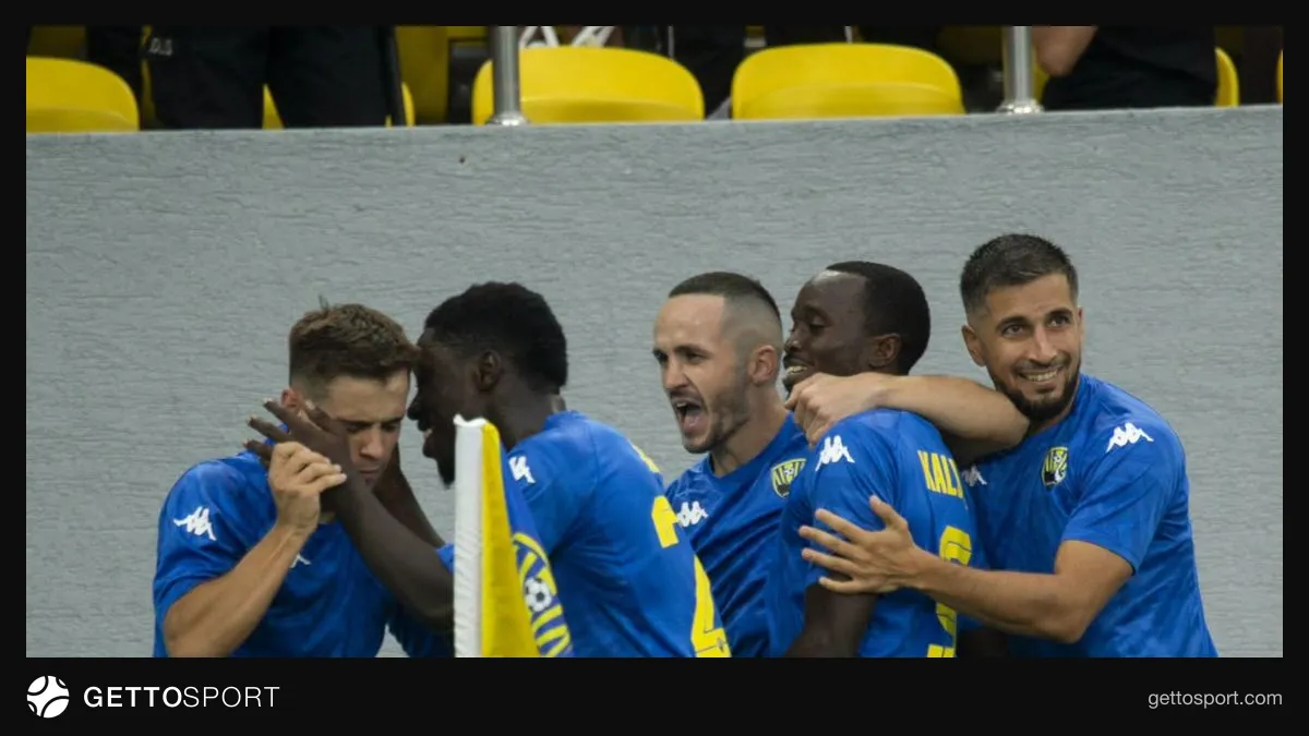 Kəpəz futbol klubunun məşqi zamanı komandadan ümumi görünüş