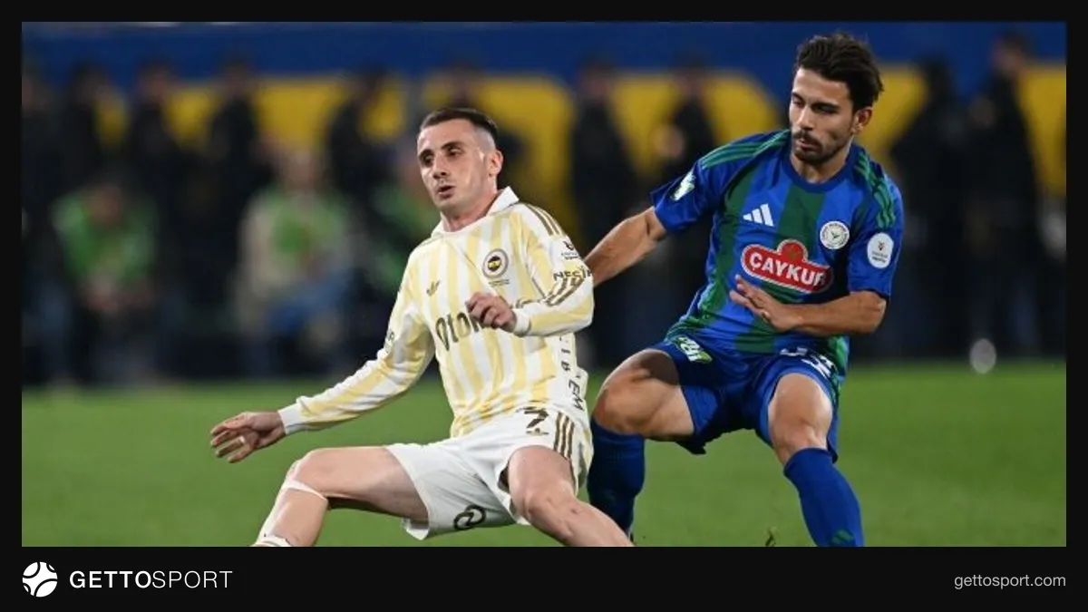 Fenerbahçe formasıyla Kerem Aktürkoğlu kaçırdığı pozisyonda yerde