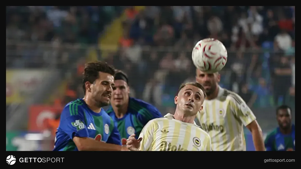 Rizespor-Fenerbahçe maçından oynanış anı, Kerem Aktürkoğlu tartışmalı pozisyonda