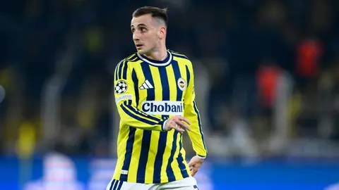 Kerem Aktürkoğlu Samandıra'da antrenmanda veya kulüp tesislerinde konuşurken