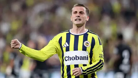 Fenerbahçe formasıyla Kerem Aktürkoğlu saha üzerinde