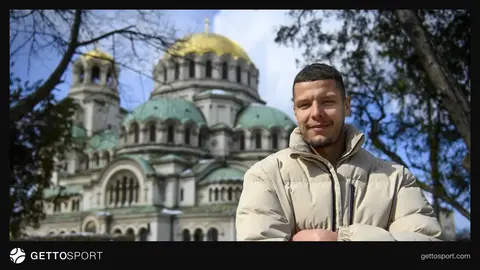 Kərim Rossi Qəbələ forması ilə stadiona baxır