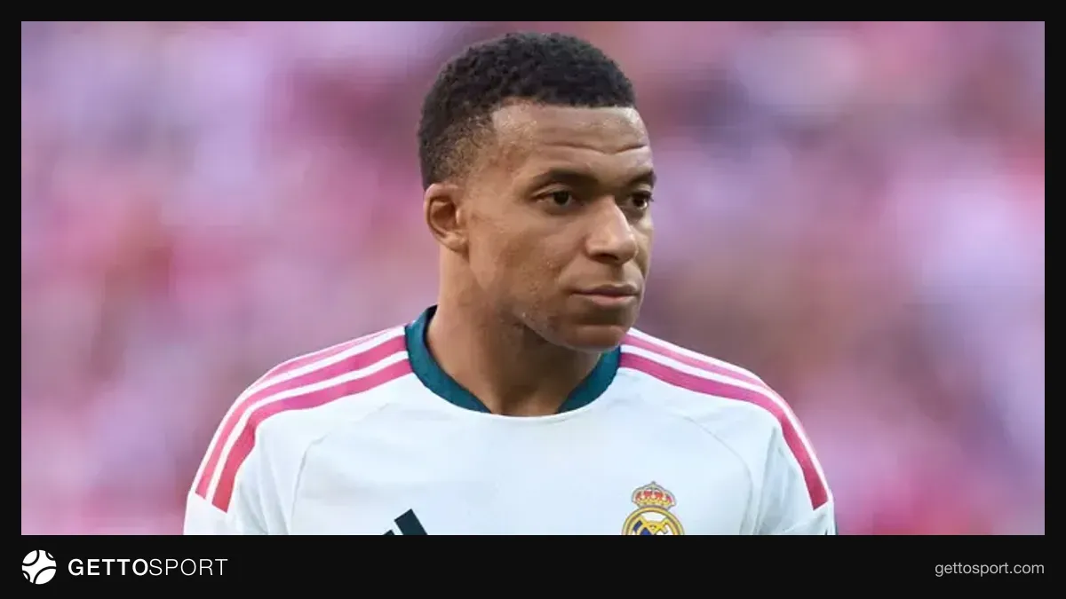 Kilian Mbappe Real Madrid formasında sevinir