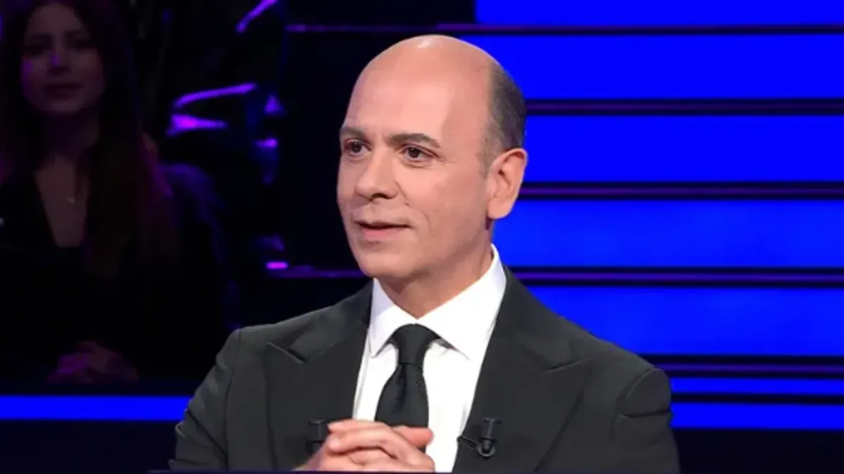 Kim Milyoner stüdyosunda yarışmacı Yusuf Efe Öktem canlı yayında