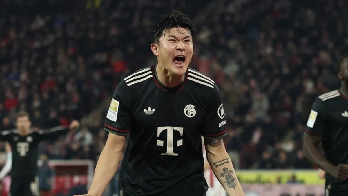 Kim Min-ce Bayern Munich forması ilə meydanda