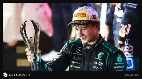 Kimi Antonelli Mercedes aracıyla pistte tur atarken
