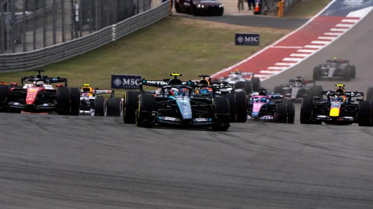 Podyumda Kimi Antonelli, Charles Leclerc ve Max Verstappen