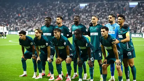Kocaelispor oyuncuları Kocaeli Stadı'nda ısınırken
