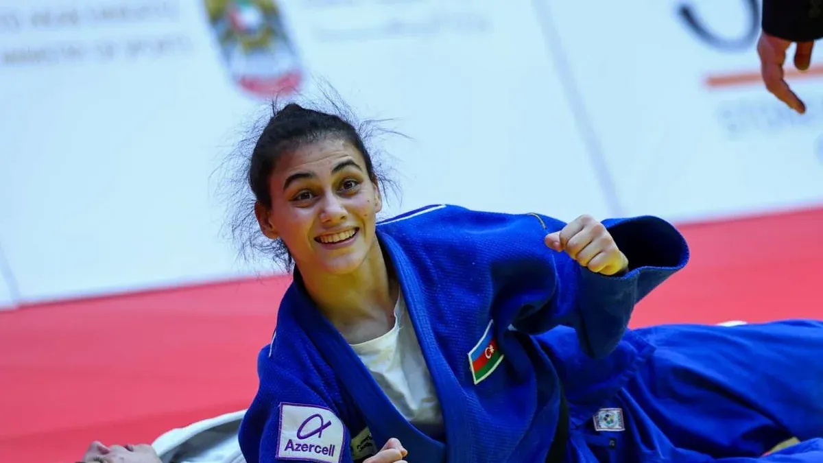 Könül Əliyeva qızıl medal ilə podiumda Əbu-Dabi