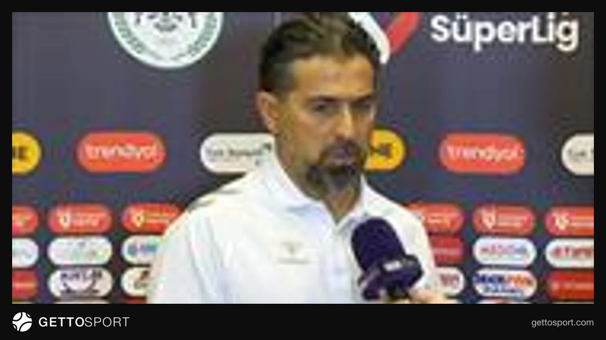 Konyaspor teknik direktörü İlhan Palut maç sonrası konuşurken