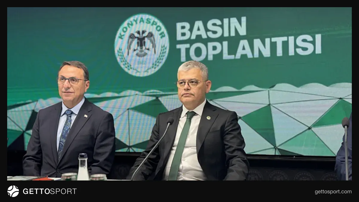 Konyaspor Başkanı Atiker basın toplantısında konuşurken