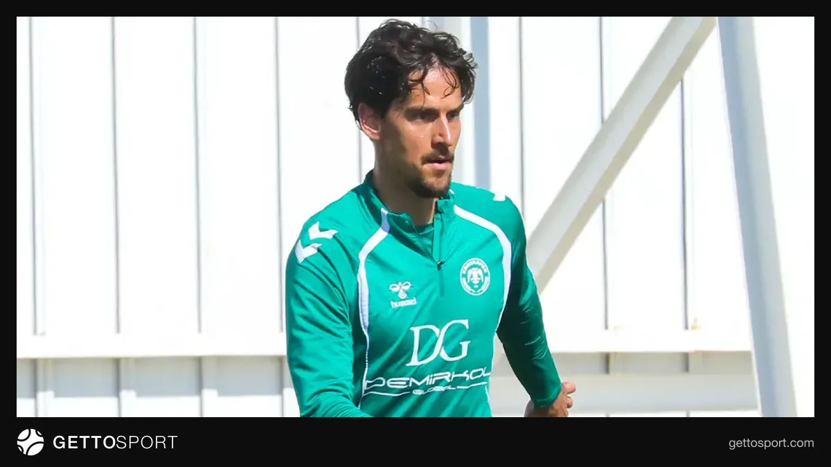 Konyaspor futbolcuları Murat Kurum Tesisleri'nde antrenman yaparken