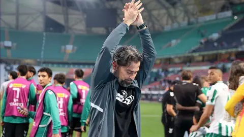 Konyaspor formasıyla oyuncuların ve teknik heyetin sevinci, maç anı