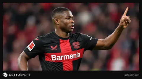 Kristian Kofane Bayer Leverkusen formanı geyinmiş futbolçu