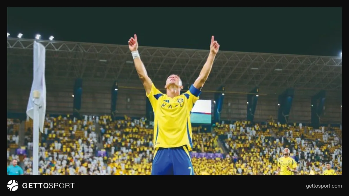 Kriştiano Ronaldo təbəssümlə mükafat və ya kommersiya tədbirində