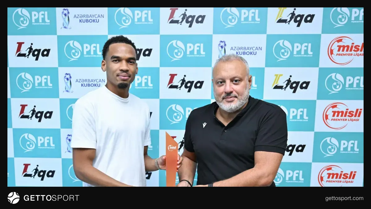 Ksander Severina və Elxan Səmədov PFL inzibati binasında mükafat təqdimatında