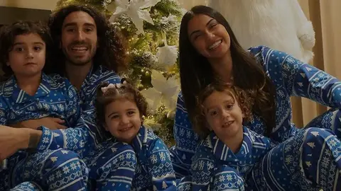 Klaudiya Rodrigues mətbuat üçün açıqlama verərkən