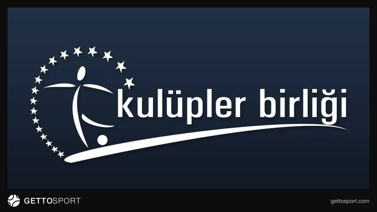 Stadyumda çoklu kameralarla maç yayını prodüksiyonunu gösteren teknik ekip ve kameralar
