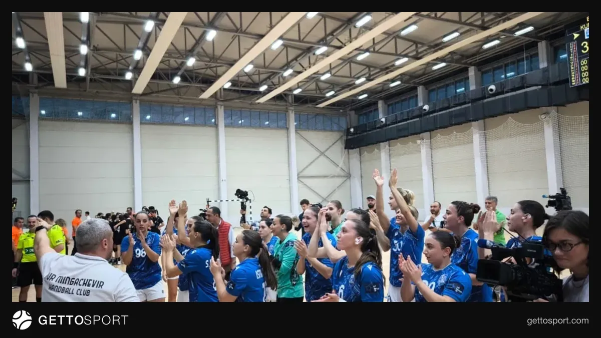 Mingəçevir Kür komandası və azarkeşlər Olimpiya İdman-Təhsil Mərkəzində