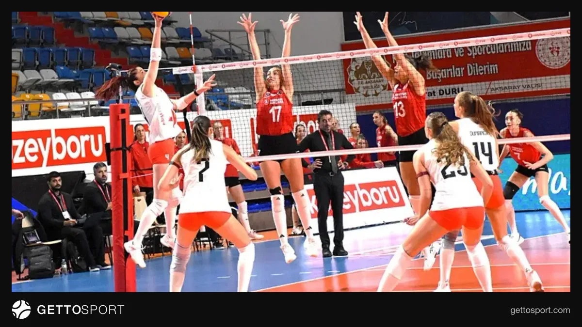 Kuzeyboru voleybol takımı maç sırasında file önünde