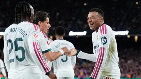 Real Madrid forması giyen Kylian Mbappe