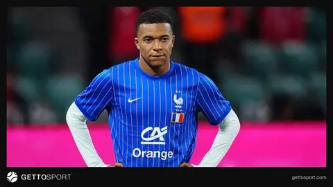Kylian Mbappé antrenman sahasında veya sosyal medyada paylaşılan bir etkinlikte görüntüsü