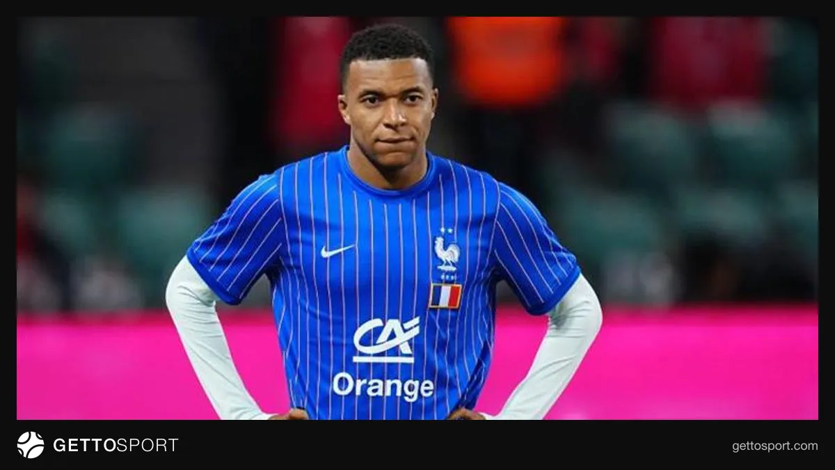 Kylian Mbappé antrenman sahasında veya sosyal medyada paylaşılan bir etkinlikte görüntüsü