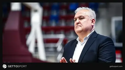 LANDAU Lions komandasının baş məşqçisi Erhan Toker matç zamanı