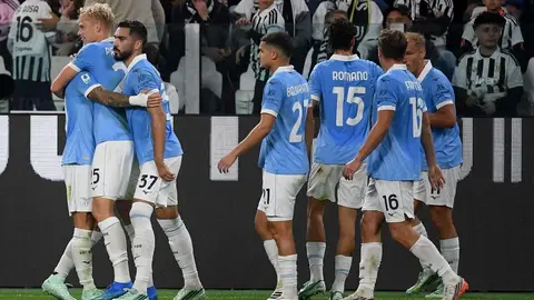 Lazio oyuncuları gol sevincini kutluyor