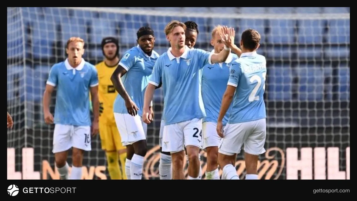 Lazio oyuncuları Stadio Olimpico'da gol sevincini kutluyor