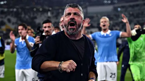 Lazio oyuncuları gol sevinci, Sassuolo karşılaşması