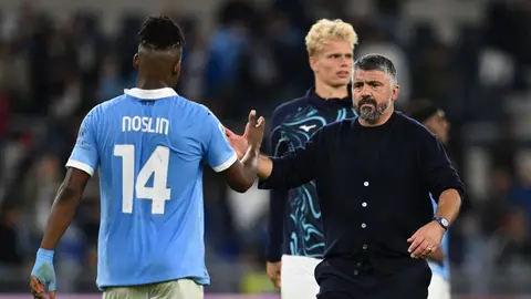 Gennaro Gattuso sahada Lazio formasıyla talimat verirken