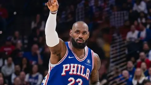 Ceff Tiq podkast studiyasında LeBron Ceymsin oyunundan kadrlar barədə danışarkən