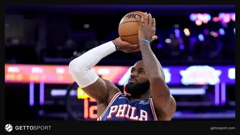 LeBron James Philadelphia formasıyla Madison Square Garden'da maç sırasında