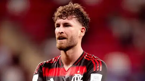 Leo Pereyra Flamenqo formasında meydanda